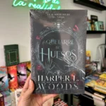 Fotografía de la portada del Libro Aquelarre de huesos 9788410085411
