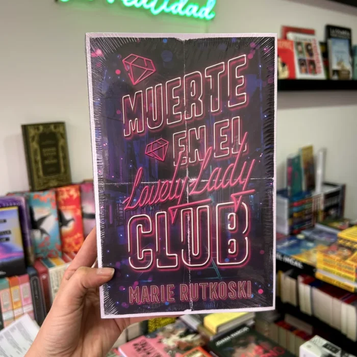 Fotografía de la portada del Libro Muerte en el Lovely Lady Club 9791387595012